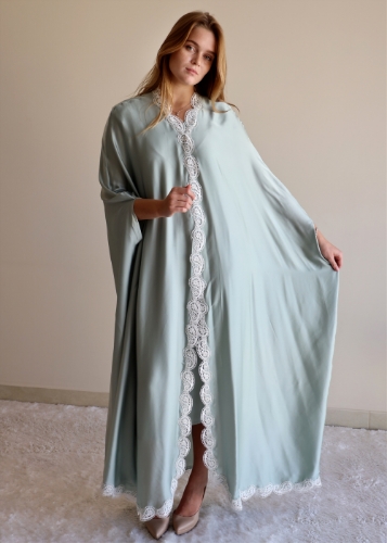 Picture of Green Silk Nightgown 